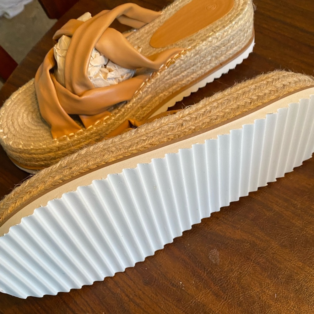 Woman’s espadrille platform sandal